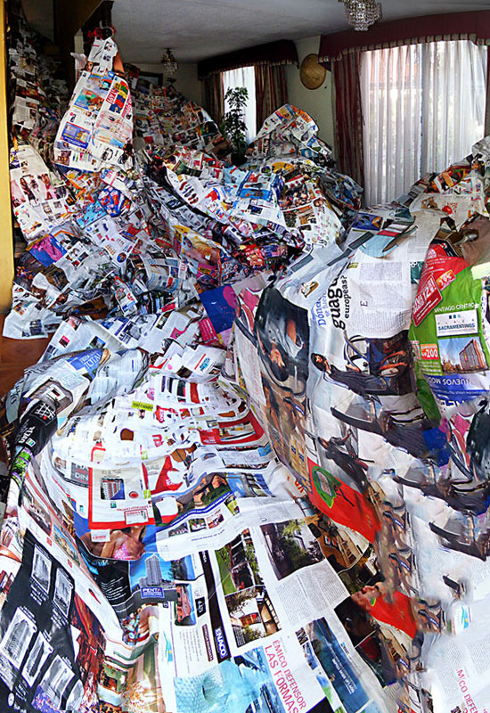 Avalancha doméstica: habitación intervenida (vista 001)