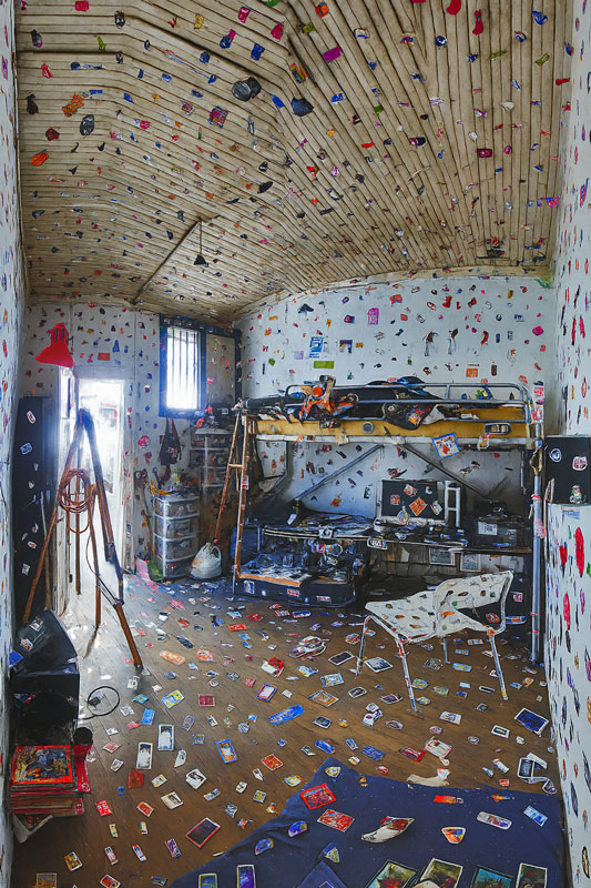 Estudio de FW apestado: habitación intervenida (vista 005)