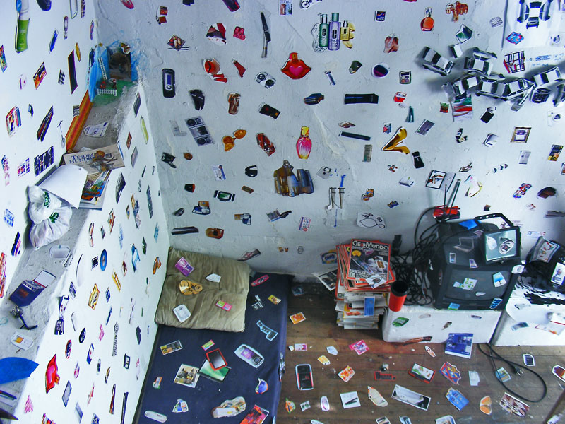 Estudio de FW apestado: habitación intervenida (vista 013)