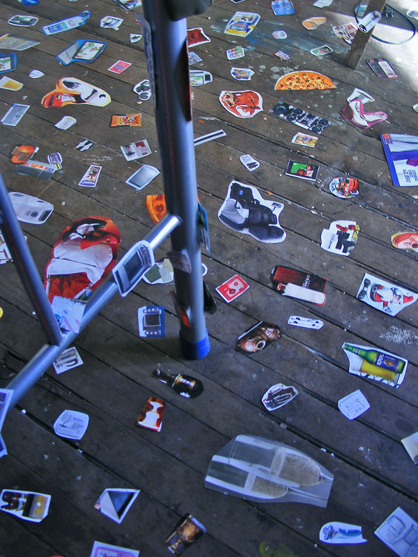 Estudio de FW apestado: habitación intervenida (vista 015)