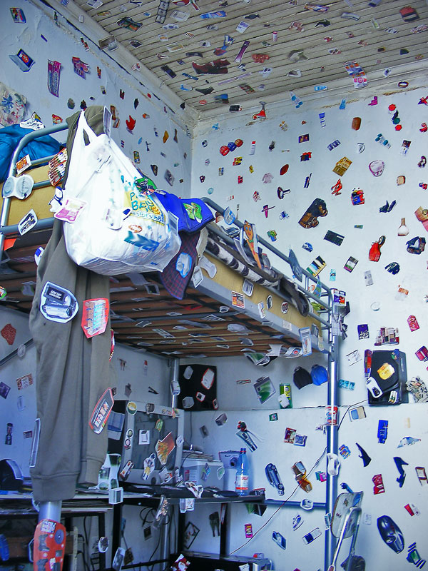 Estudio de FW apestado: habitación intervenida (vista 019)