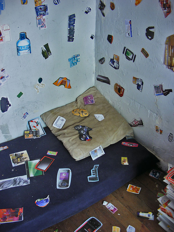 Estudio de FW apestado: habitación intervenida (vista 022)