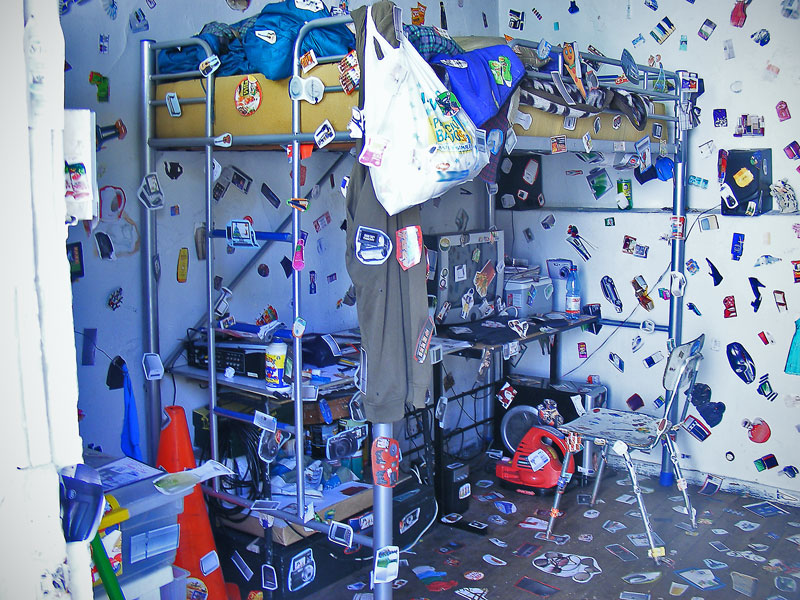 Estudio de FW apestado: habitación intervenida (vista 026)