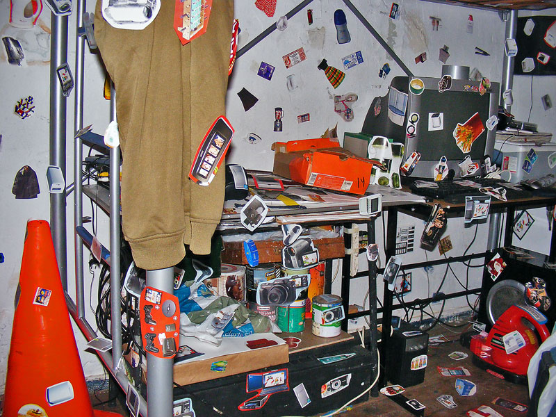 Estudio de FW apestado: habitación intervenida (vista 028)