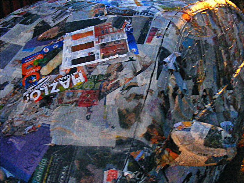 Detalle de automóvil intervenido con elementos de saturación