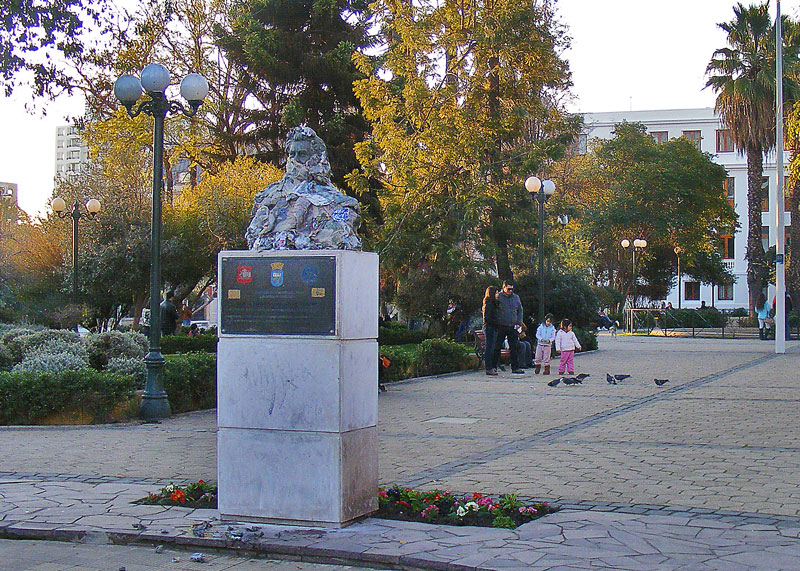 Intervención en obra monumento civico, de la serie La Peste – Desplazamiento de la Pintura, Espacios públicos