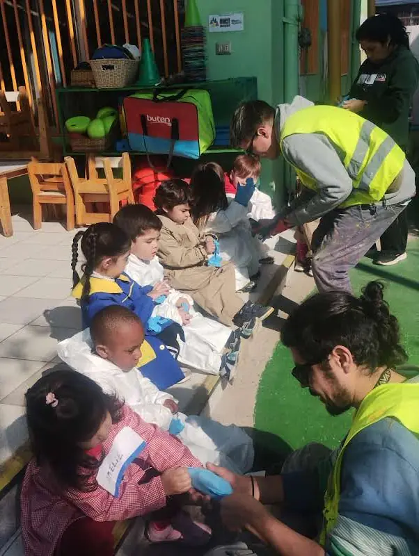 Taller de muralismo comunitario en Jardín Infantil Miguitas de Ternura, Villa Los Quillayes, La Florida