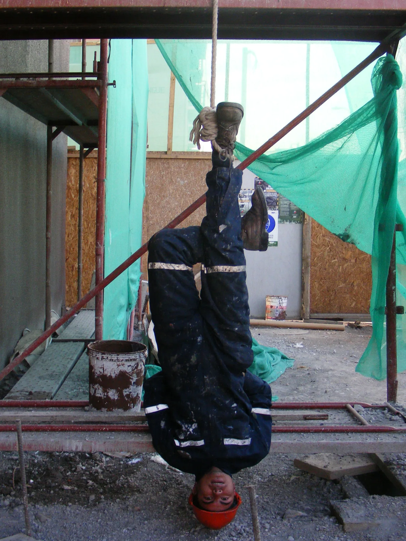 El Colgado,建筑工人