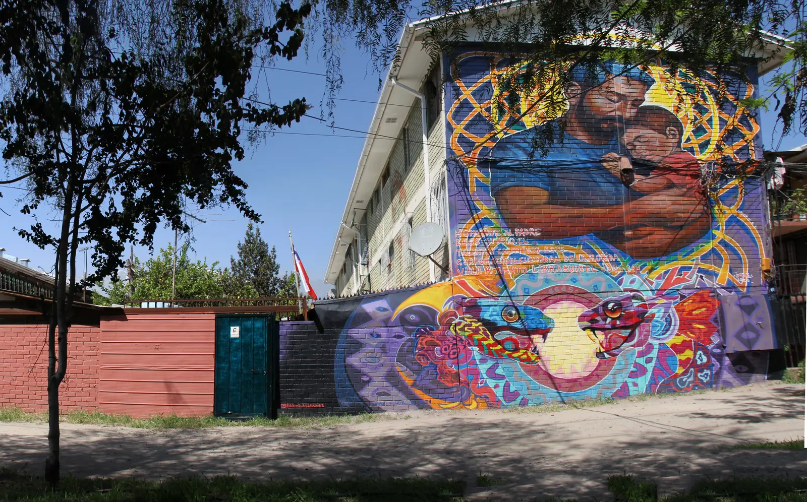 Mural Al Padre en fachada de Villa Alberto Larraguibel